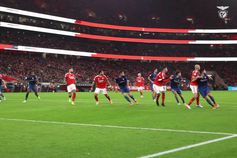 Benfica mostra novo ângulo do lance que valeu penálti sobre Otamendi