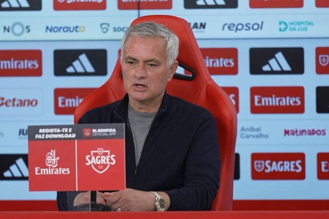 Mourinho: «Substituir António Silva pelo Tomás Araújo? Fácil para mim»