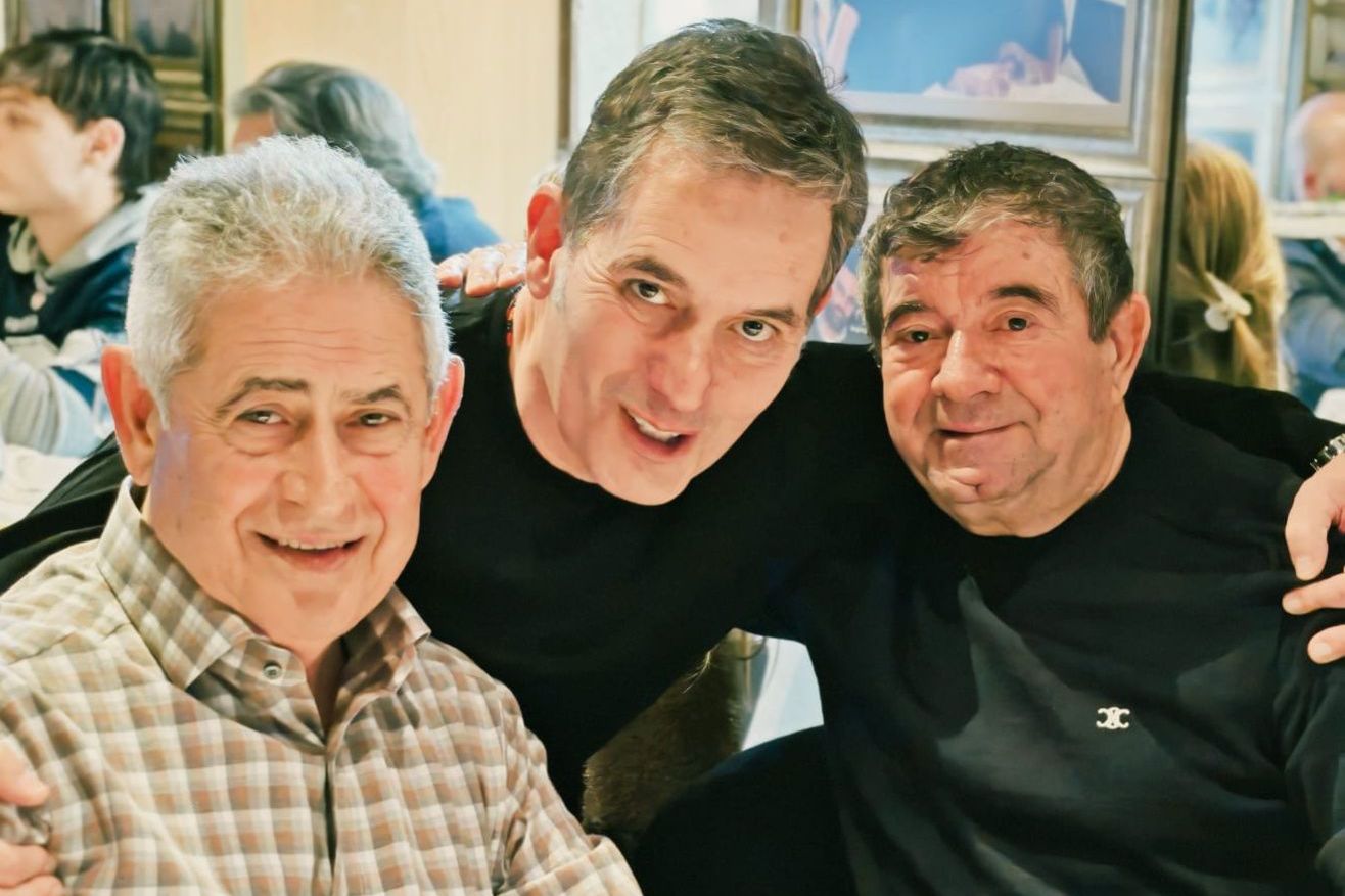 Luís Filipe Vieira a almoçar com Adriano Quintanilha e Pedro Cardoso, dono do restaurante, ao centro