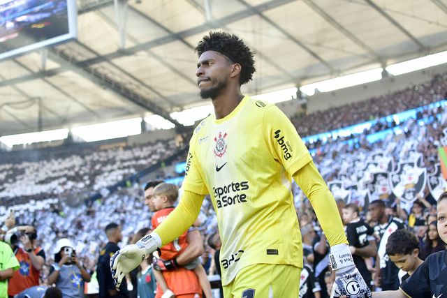 Hugo Souza, guarda-redes do Corinthians e ex-Chaves