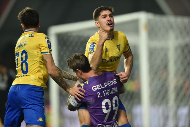 Estoril elimina Benfica e defronta SC Braga na final da Taça da Liga