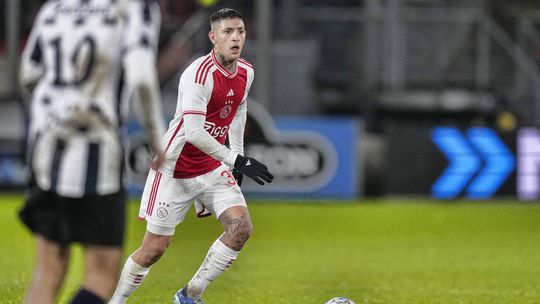 Lesão grave: jogador do Ajax vai parar durante quase um ano