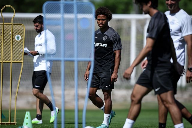 Maldição de laterais no Sporting: Leonardo Barroso vai parar dois meses