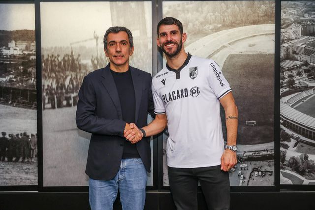 Mercado (oficial): Nélson Oliveira é reforço do Vitória de Guimarães
