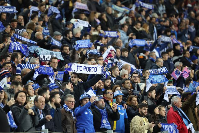 FC Porto anuncia venda de bilhetes para deslocação ao Arsenal