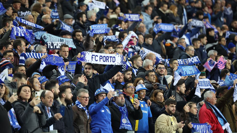 FC Porto anuncia venda de bilhetes para deslocação ao Arsenal