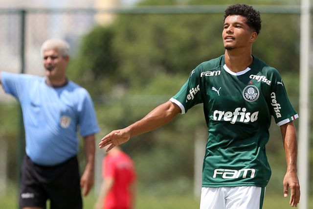 Mercado: Famalicão reforça defesa com contratação ao Palmeiras