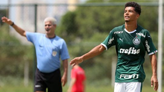 Mercado: Famalicão reforça defesa com contratação ao Palmeiras