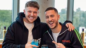 Hazard reencontra apanha-bolas que pontapeou há 11 anos