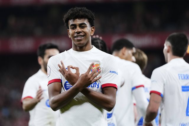 Vídeo: Lamine Yamal falha de baliza aberta e desperdiça oportunidade de ouro