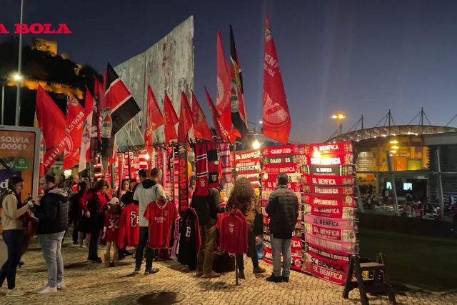 O ambiente junto ao estádio, antes do Benfica-Estoril