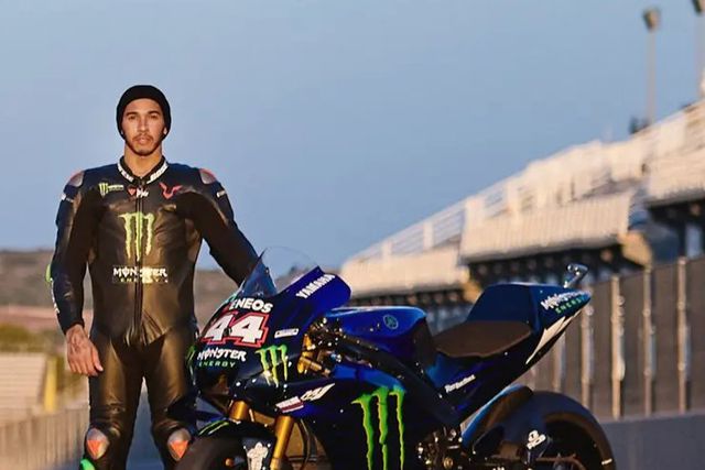 Hamilton pilotou moto às escondidas