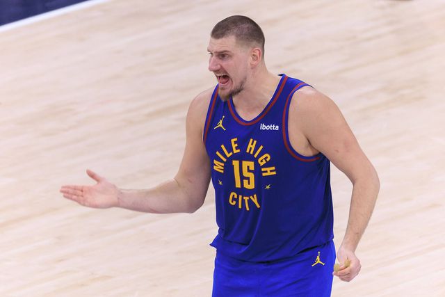 Nikola Jokic em ação pelos Nuggets