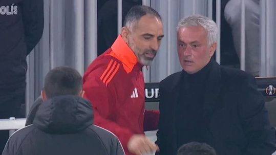 VÍDEO: Mourinho confundiu treinador do Lyon com o fisioterapeuta?