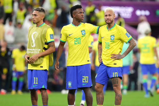 Raphinha, Vinícius e Neymar após a eliminação do Brasil do Mundial-2022