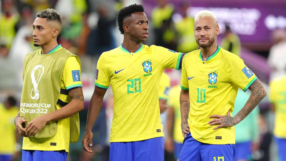 Raphinha, Vinícius e Neymar após a eliminação do Brasil do Mundial-2022