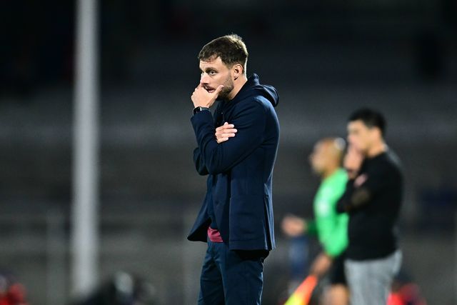 Martín Anselmi na área técnica ainda como treinador do Cruz Azul