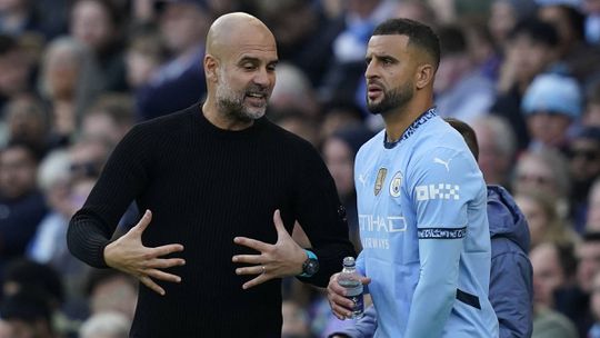 Guardiola lamenta saída de Walker: «Perdemos o defesa mais duro, rápido e forte»