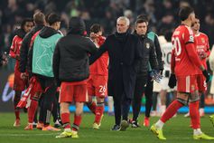 Mourinho funciona como um escudo no Benfica — Foto: IMAGO