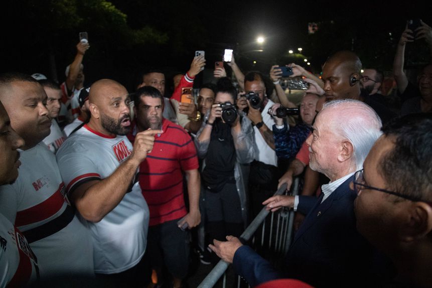 Contestação de adeptos do São Paulo ao ex-presidente do clube, Júlio Casares (IMAGO)