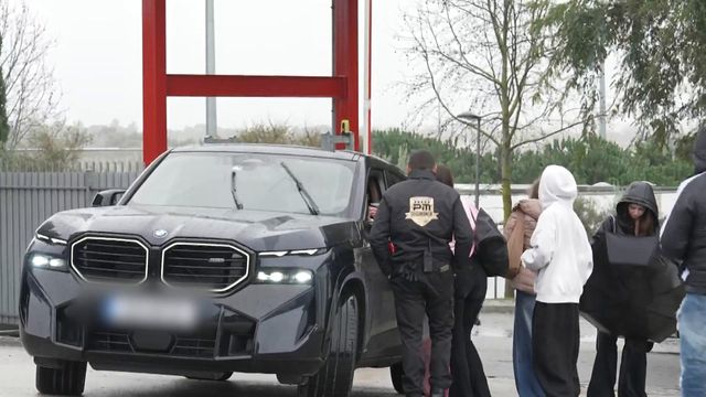 Mourinho parou para dar autógrafos e posar para as fotografias