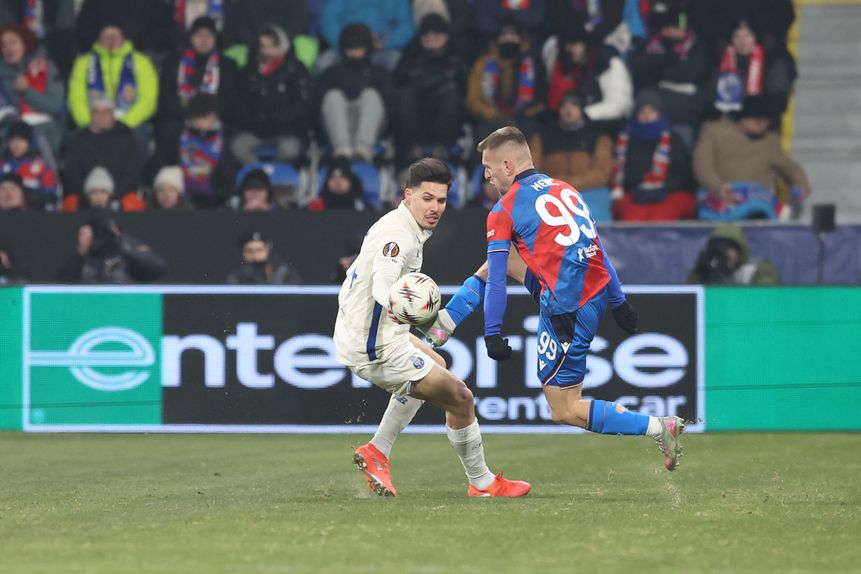 Francisco Moura entrou forte na partida contra o Viktoria Plzen - Foto: Catarina Morais/Kapta+