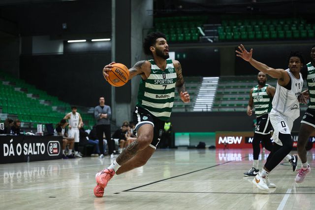 Sporting vence em Braga e está a dois pontos do Benfica