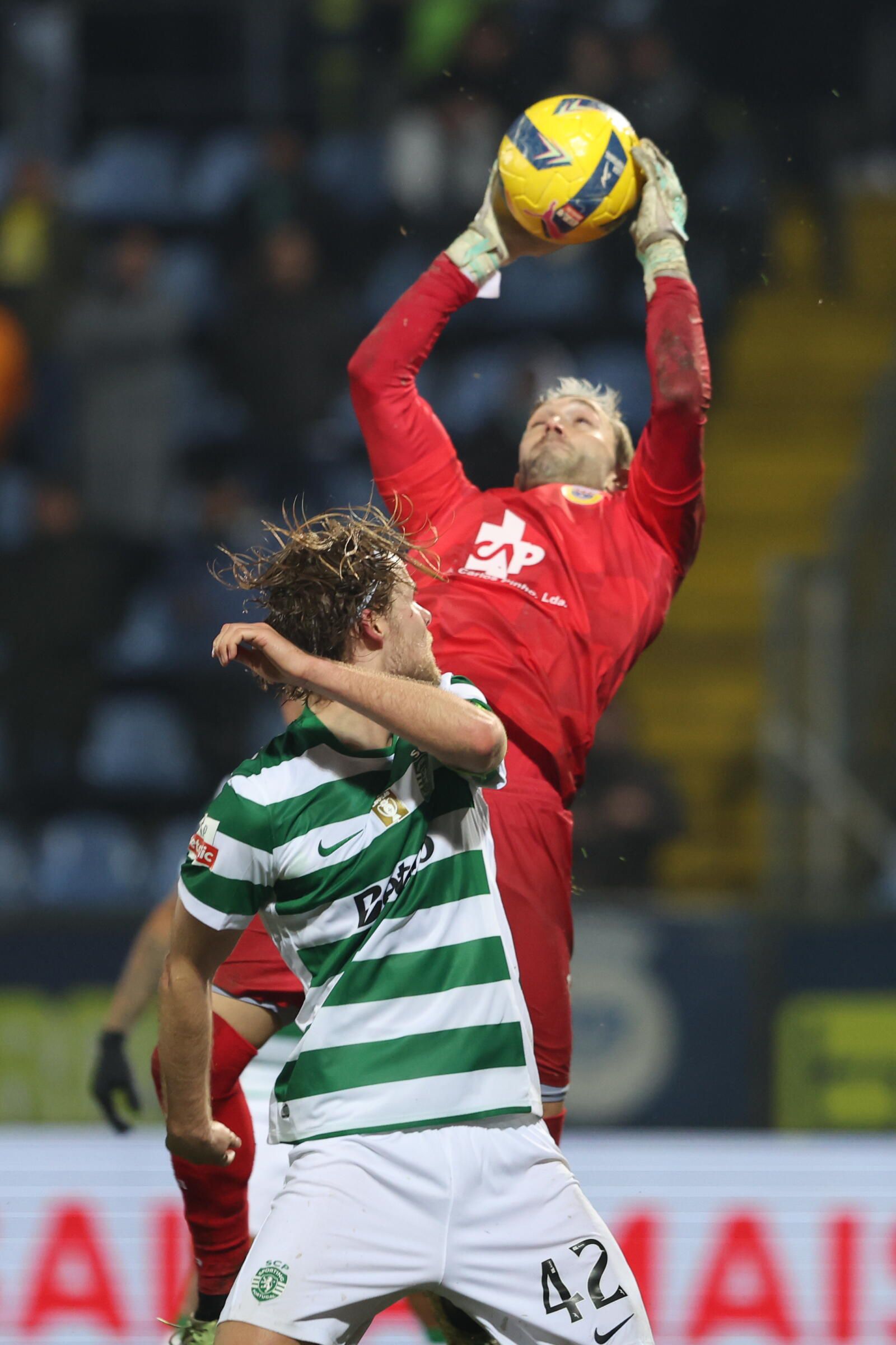 De Arruabarrena ia segurando as investidas dos leões  (Foto: Catarina Morais/Kapta+)
