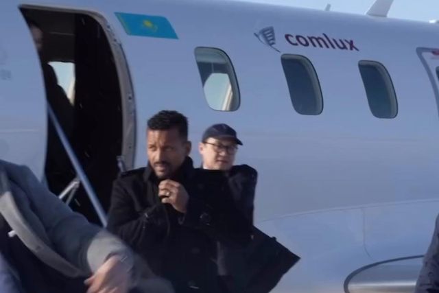 Nani já está no Cazaquistão e foi recebido com... comida