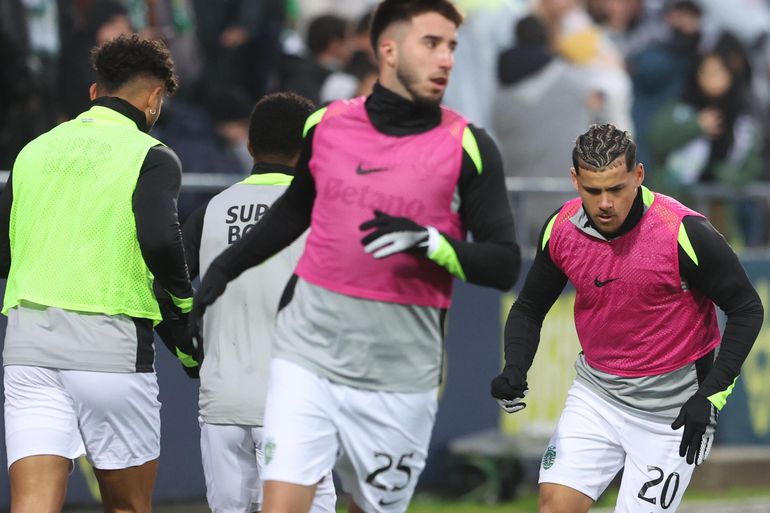 Gonçalo Inácio e Maxi Araújo no aquecimento (Foto: Catarina Morais/Kapta+)
