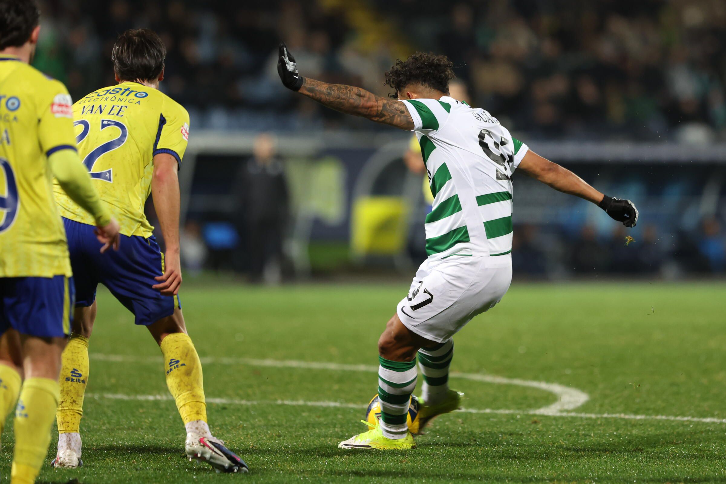 Luis Suárez armou bem o remate... (Foto: Catarina Morais/Kapta+)