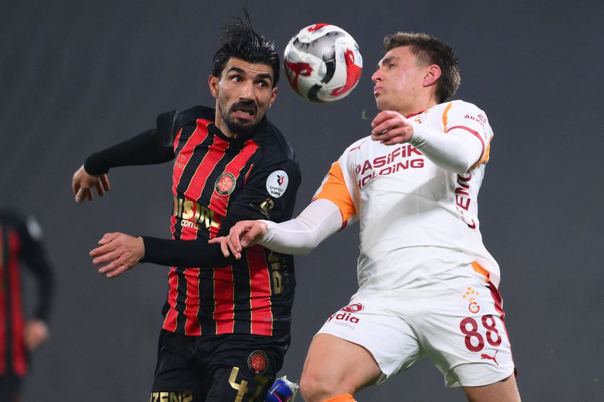 Ricardo Esgaio cumpriu os 90 minutos contra o Galatasaray