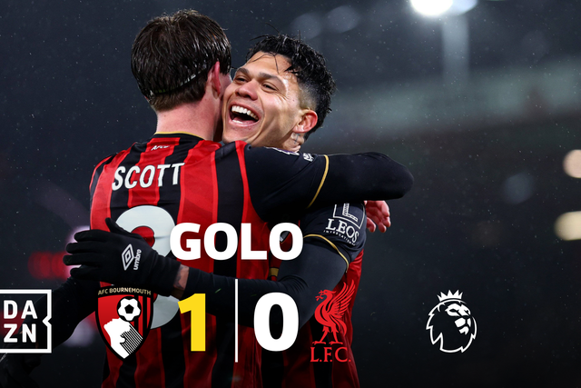 O Natal já passou, mas Van Dijk ainda oferece prendas