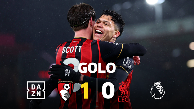 O Natal já passou, mas Van Dijk ainda oferece prendas