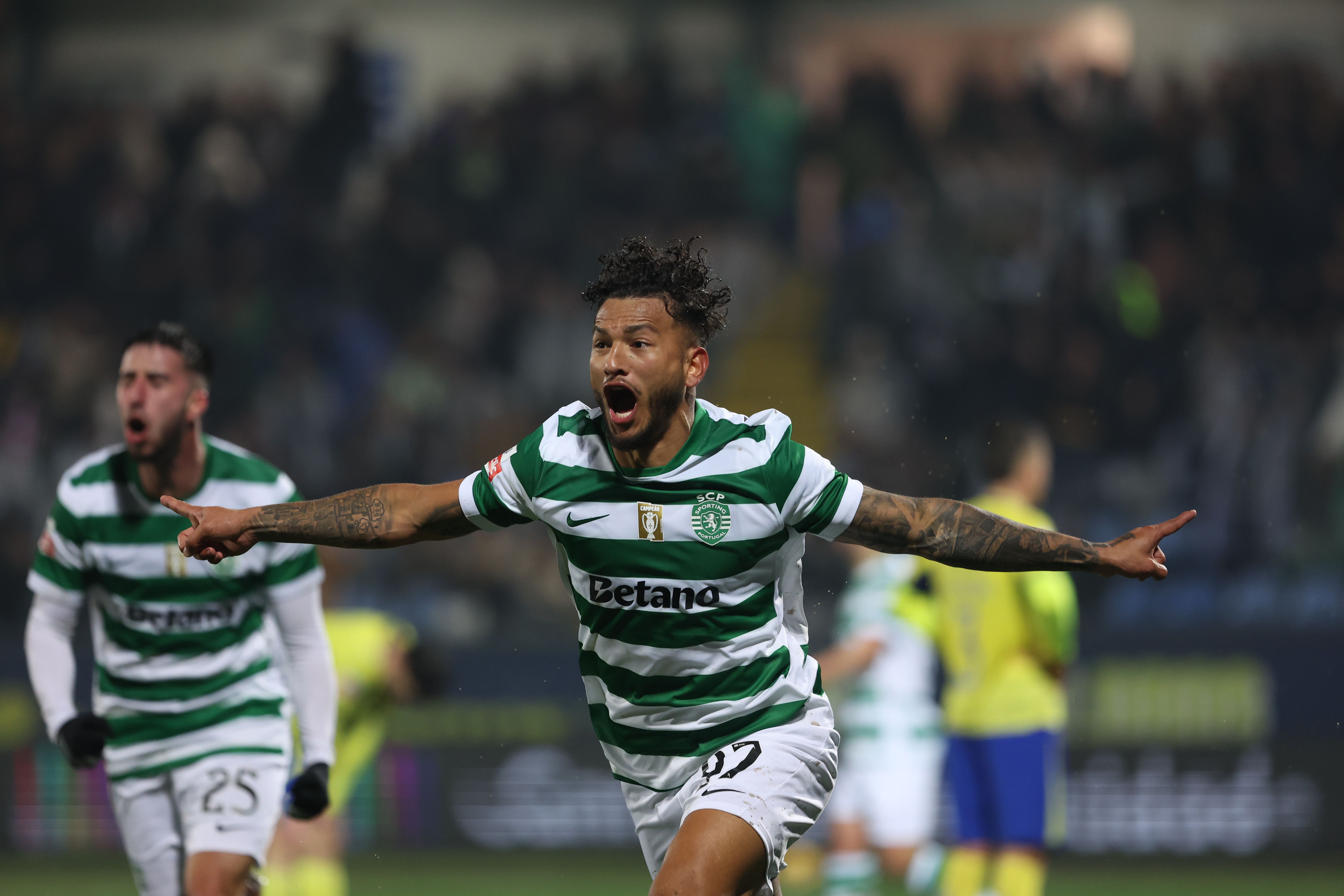 Matador decisivo, Suárez viu em Arouca o 4.º amarelo na Liga, que o deixa 'à bica' para o clássico com o FC Porto - Foto: CATARINA MORAIS/KAPTA+