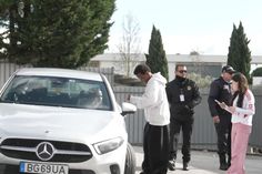 Sidny Cabral dá autógrafos no Seixal