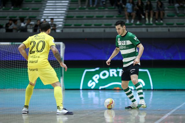 Sporting goleia antes (de novo) dérbi