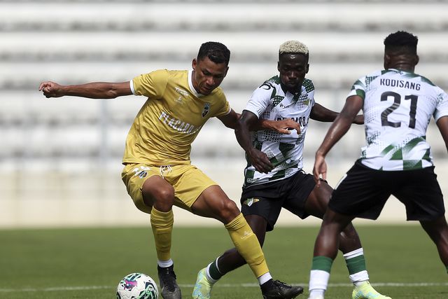 Farense-Moreirense em direto