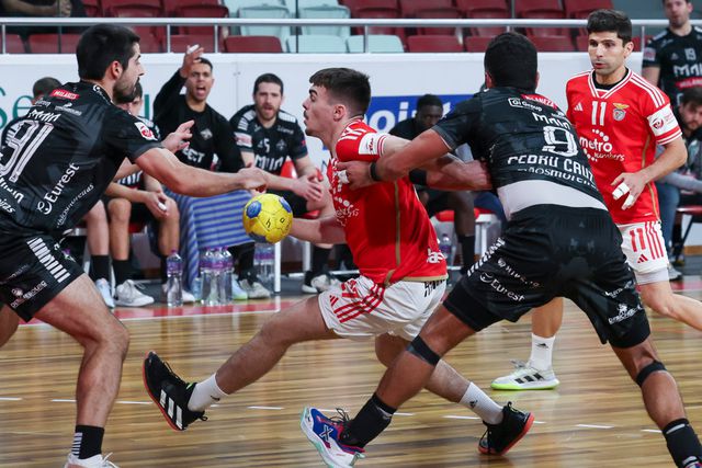 Benfica vence Águas Santas e estreia reforço após lesão grave