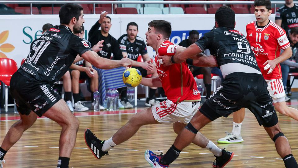 Benfica vence Águas Santas e estreia reforço após lesão grave