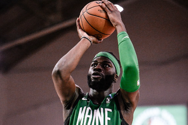 Queta volta a jogar com os Maine Celtics e sai lesionado