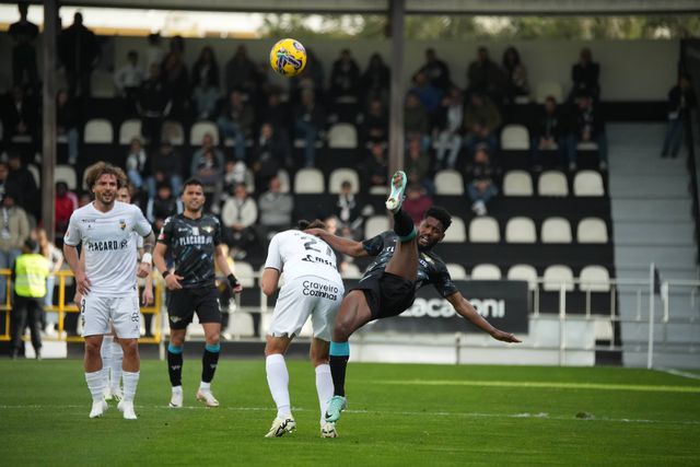 Cónegos trancaram o ouro sem correr qualquer sobressalto: a crónica do Farense-Moreirense