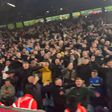 «I predict a riot», cenas incríveis nas bancadas do Leeds-Leicester