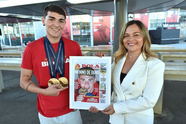 «Esta foi a primeira capa de jornal que vi após ser campeão do Mundo»