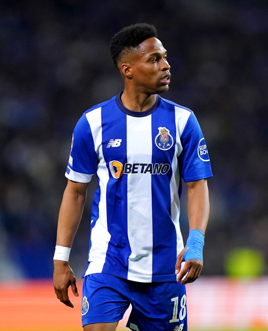 Wendell, lateral do FC Porto, só aceita jogar no São Paulo. Brasileiro terão de subir oferta