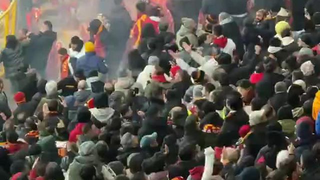 Caos nas bancadas no Fenerbahçe-Galatasaray