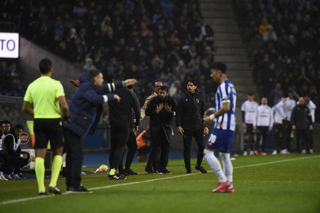 Luís Freire reclama pelo facto de ter sido expulso do jogo entre FC Porto e Vitória de Guimarães