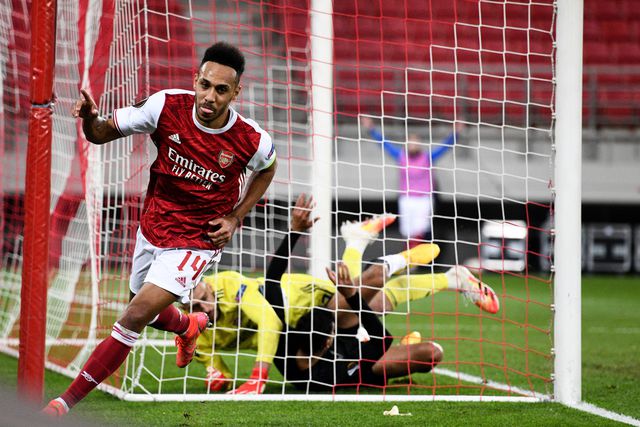 O ponta de lança gabonês Aubameyang bisou na vitória do Arsenal sobre o Benfica, por 3-2, partida que Jorge Jesus anteviu em cenário de crise nos encarnados