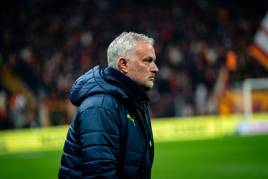 José Mourinho, treinador do Fenerbahçe, em casa do Galatasaray