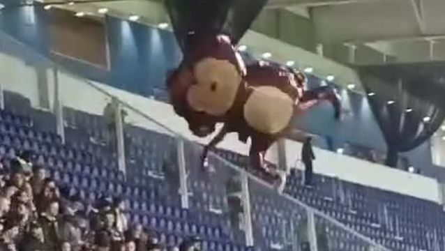 A provocação dos adeptos do Vitória no Dragão: «Macaco é nosso!»